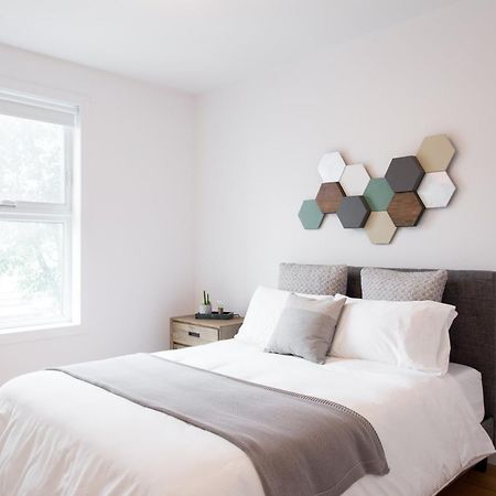 Hip, Stylish Apartment In Little Italy By Den Stays A Montreal Bilik gambar