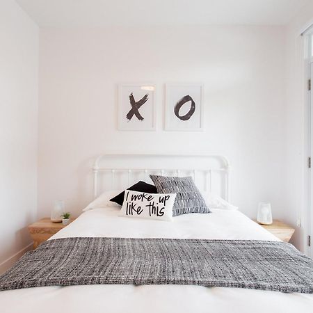 Hip, Stylish Apartment In Little Italy By Den Stays A Montreal Bilik gambar
