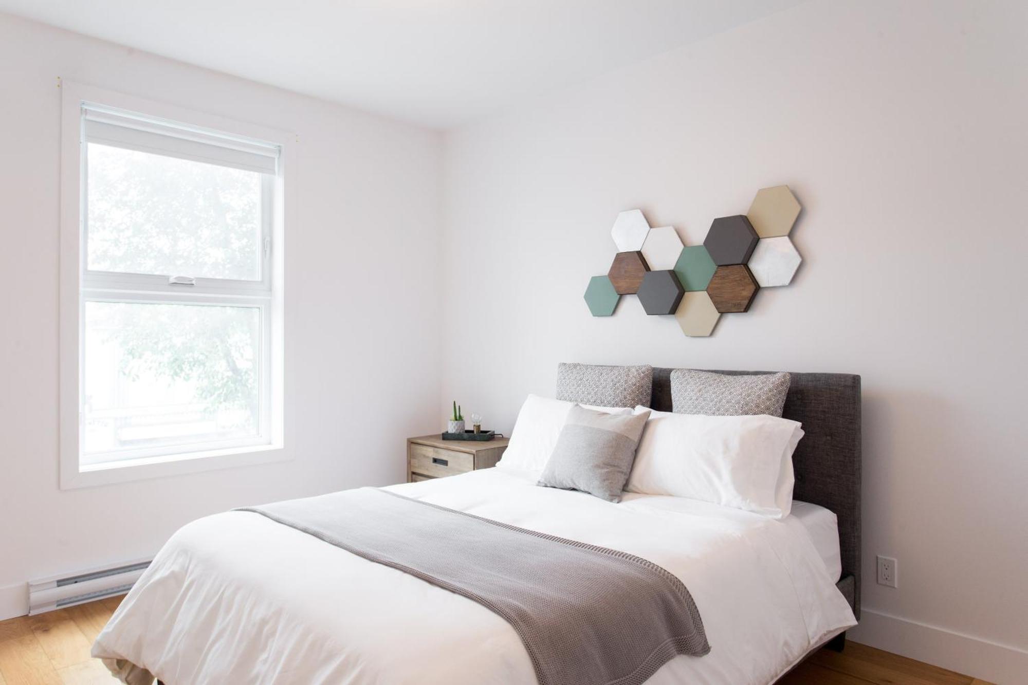 Hip, Stylish Apartment In Little Italy By Den Stays A Montreal Bilik gambar