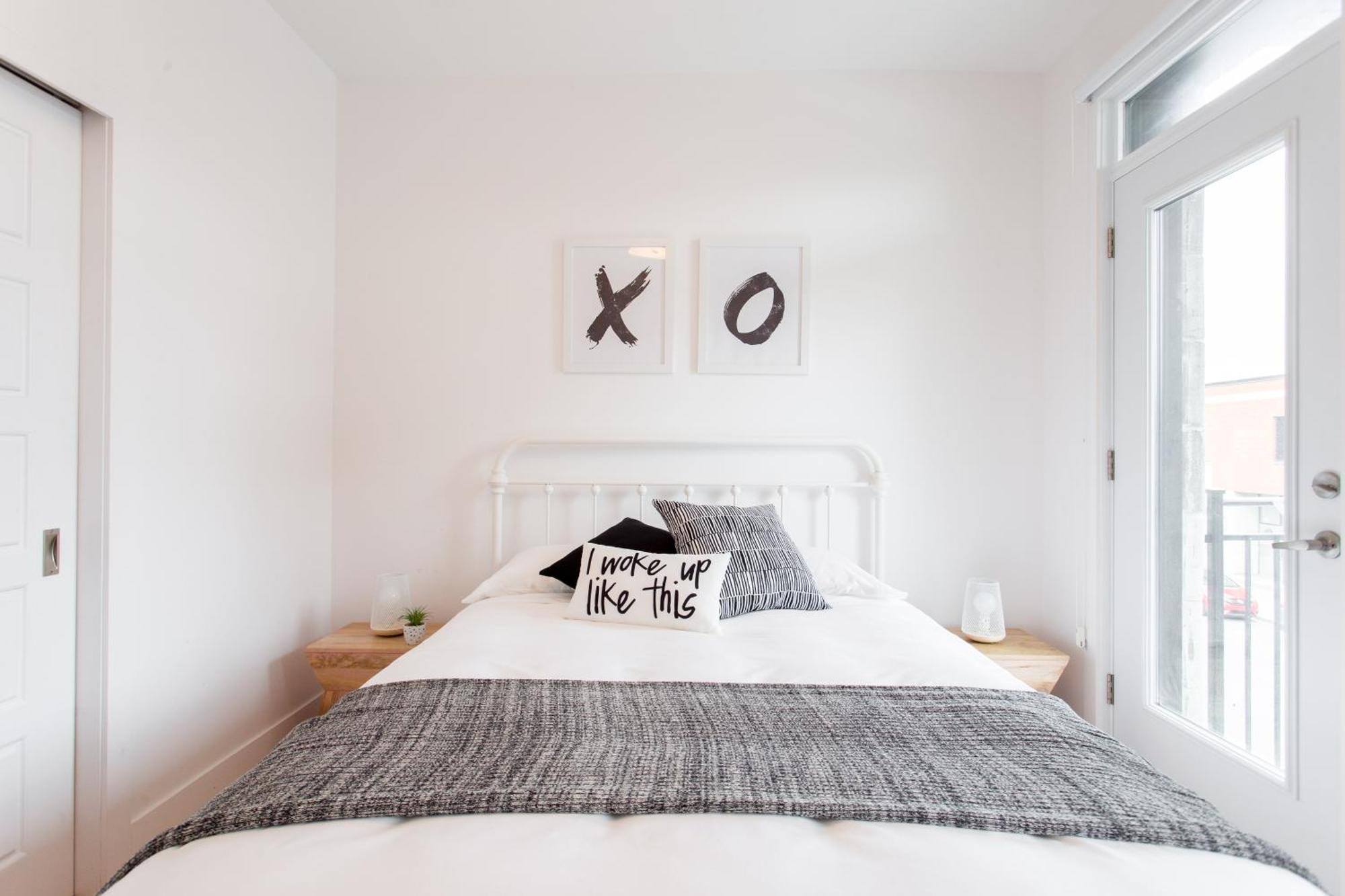 Hip, Stylish Apartment In Little Italy By Den Stays A Montreal Bilik gambar