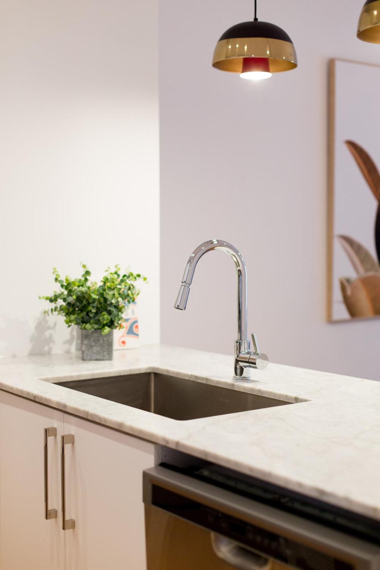 Hip, Stylish Apartment In Little Italy By Den Stays A Montreal Bilik gambar