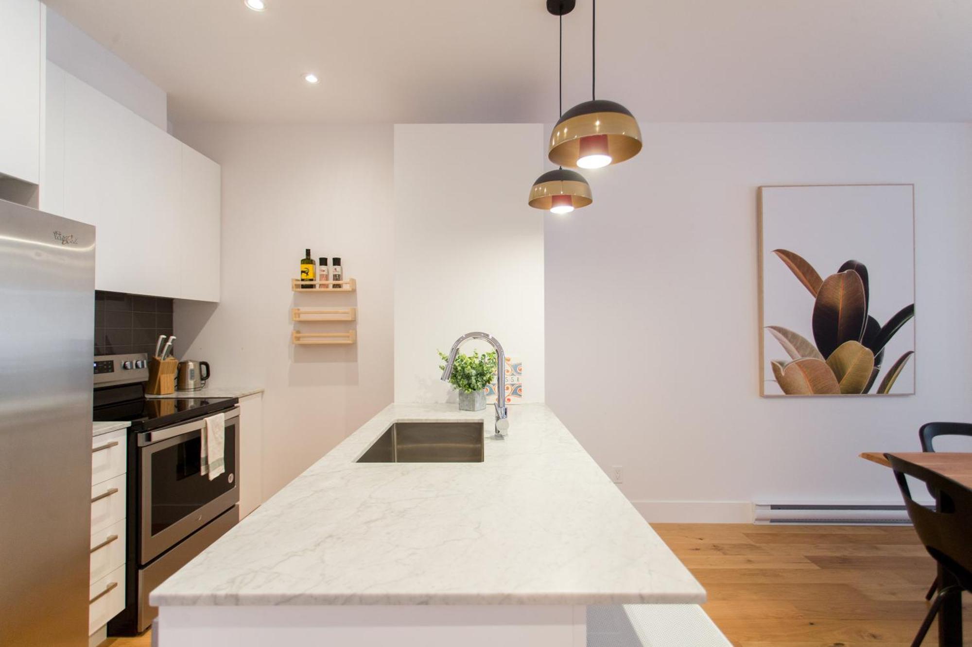 Hip, Stylish Apartment In Little Italy By Den Stays A Montreal Bilik gambar