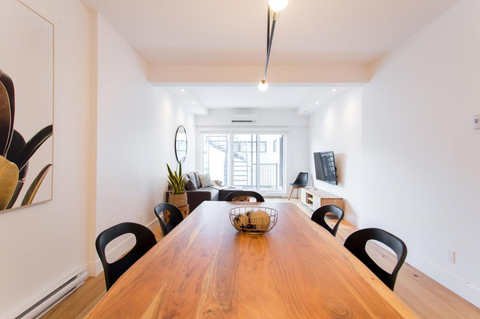 Hip, Stylish Apartment In Little Italy By Den Stays A Montreal Bilik gambar