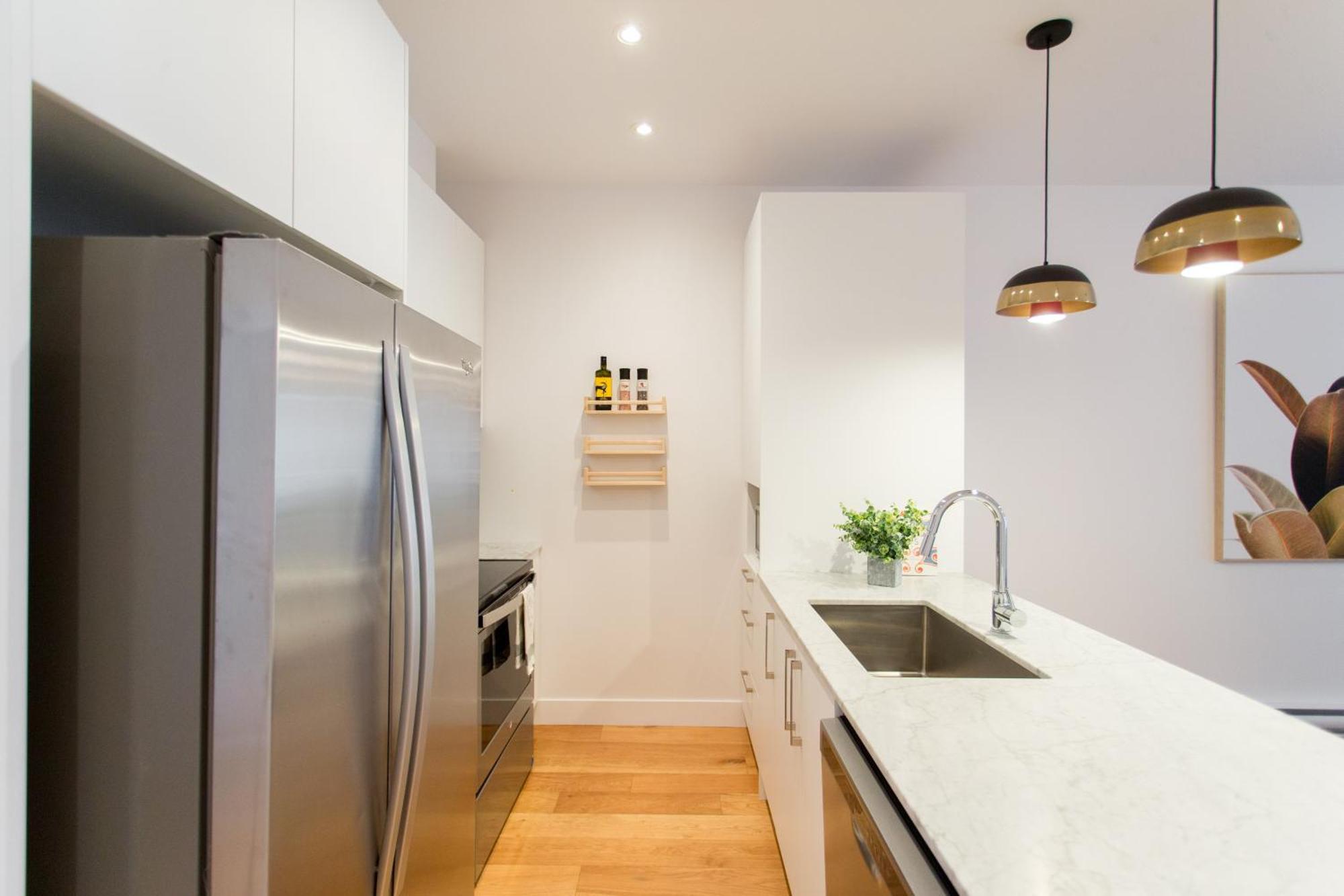 Hip, Stylish Apartment In Little Italy By Den Stays A Montreal Bilik gambar