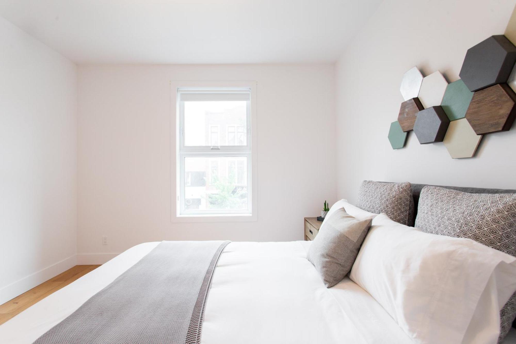Hip, Stylish Apartment In Little Italy By Den Stays A Montreal Bilik gambar