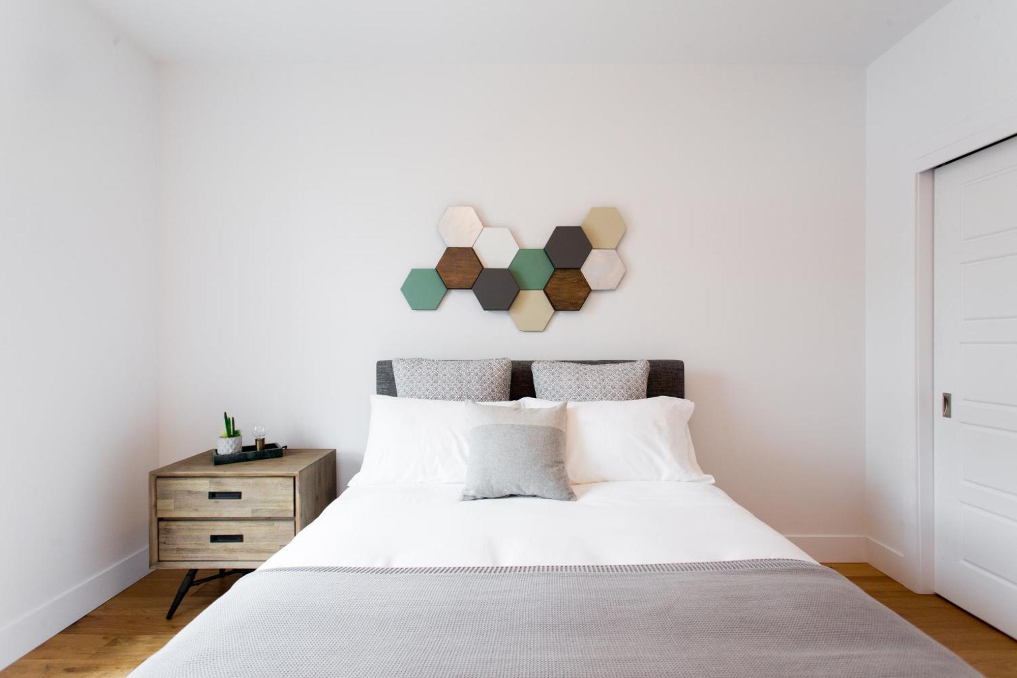 Hip, Stylish Apartment In Little Italy By Den Stays A Montreal Bilik gambar
