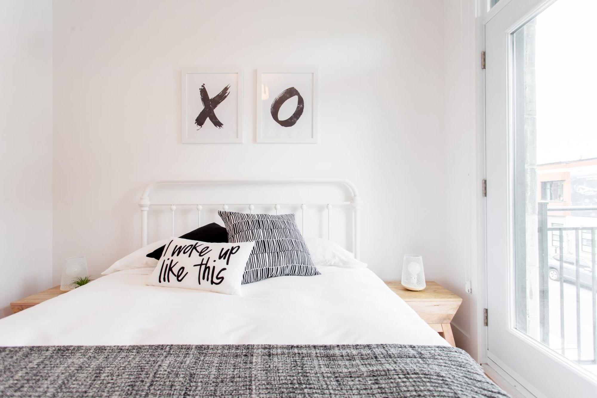 Hip, Stylish Apartment In Little Italy By Den Stays A Montreal Bilik gambar