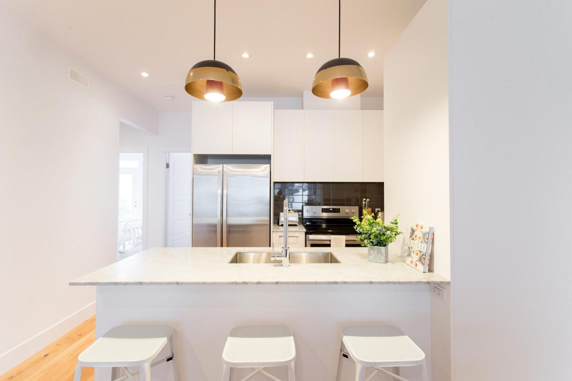 Hip, Stylish Apartment In Little Italy By Den Stays A Montreal Bilik gambar
