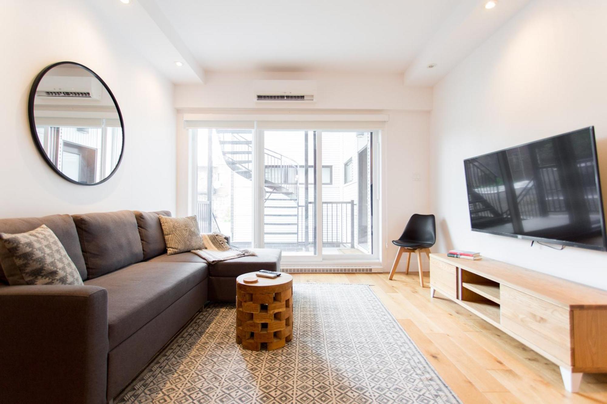 Hip, Stylish Apartment In Little Italy By Den Stays A Montreal Bilik gambar