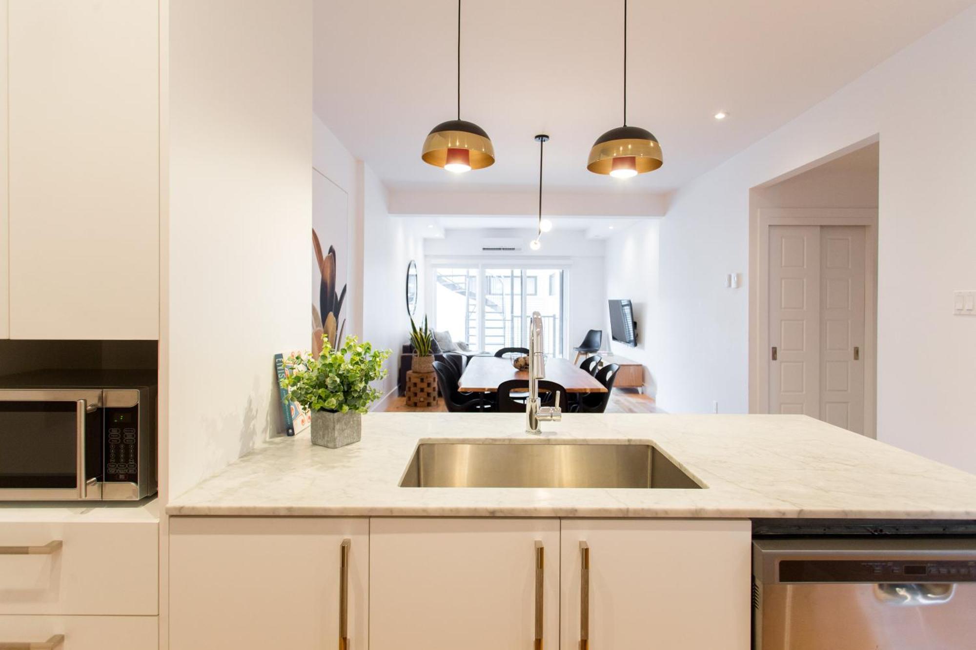 Hip, Stylish Apartment In Little Italy By Den Stays A Montreal Bilik gambar
