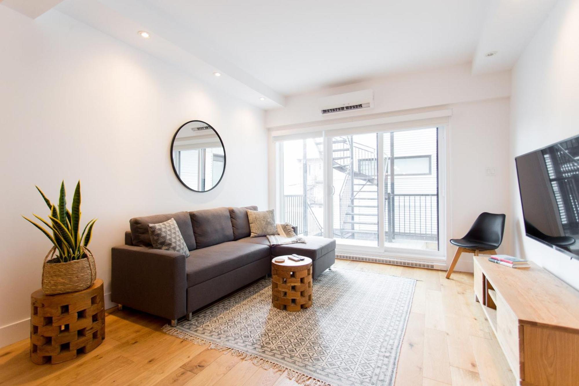 Hip, Stylish Apartment In Little Italy By Den Stays A Montreal Bilik gambar